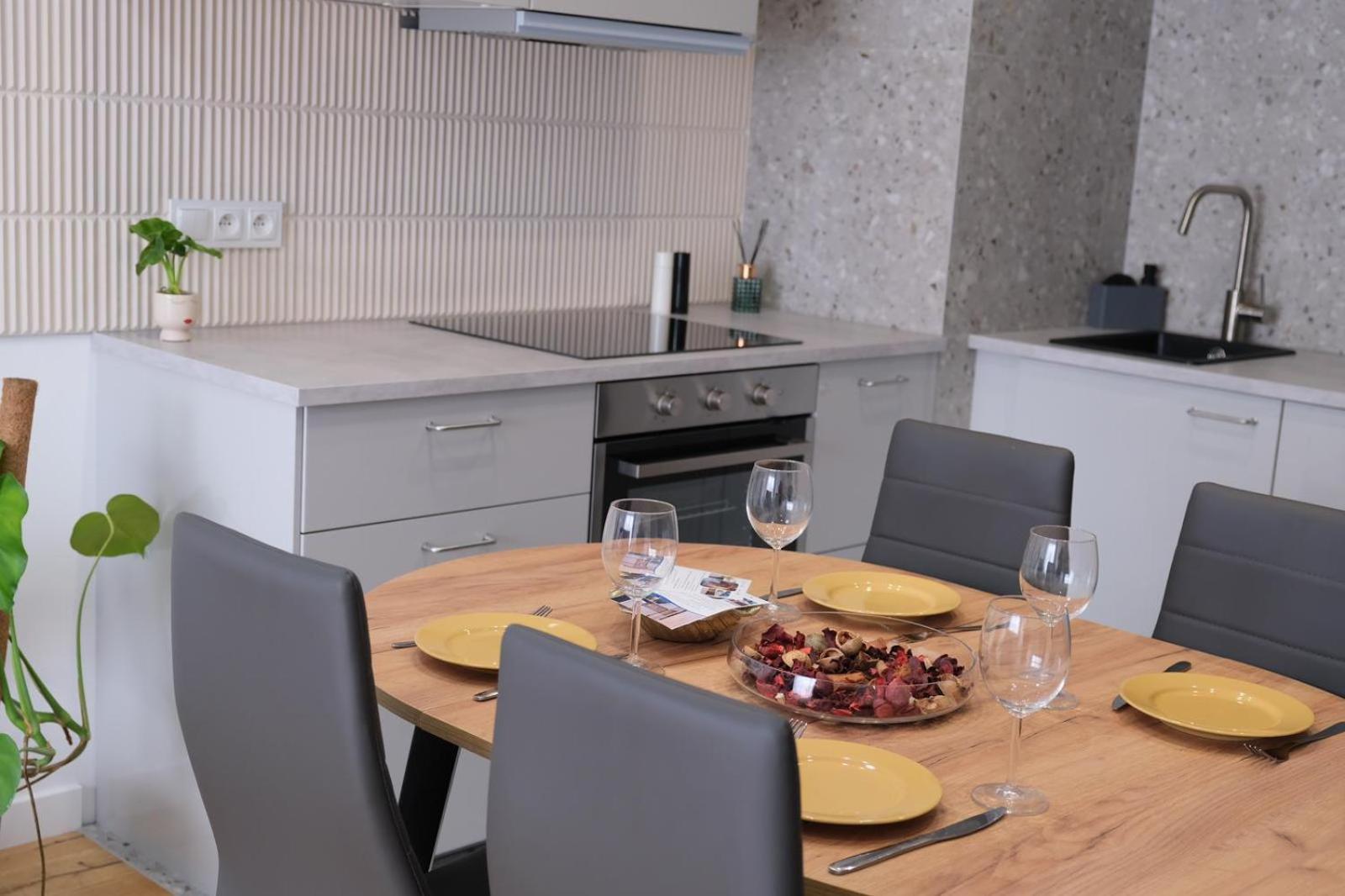 Apartment Space And More, Dmowskiego - 20 Minut Do Rynku, Self Check-in 24h, Parking Breslau